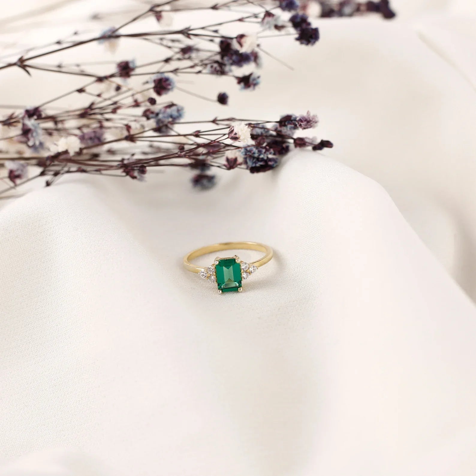 Emerald Cindrella Ring