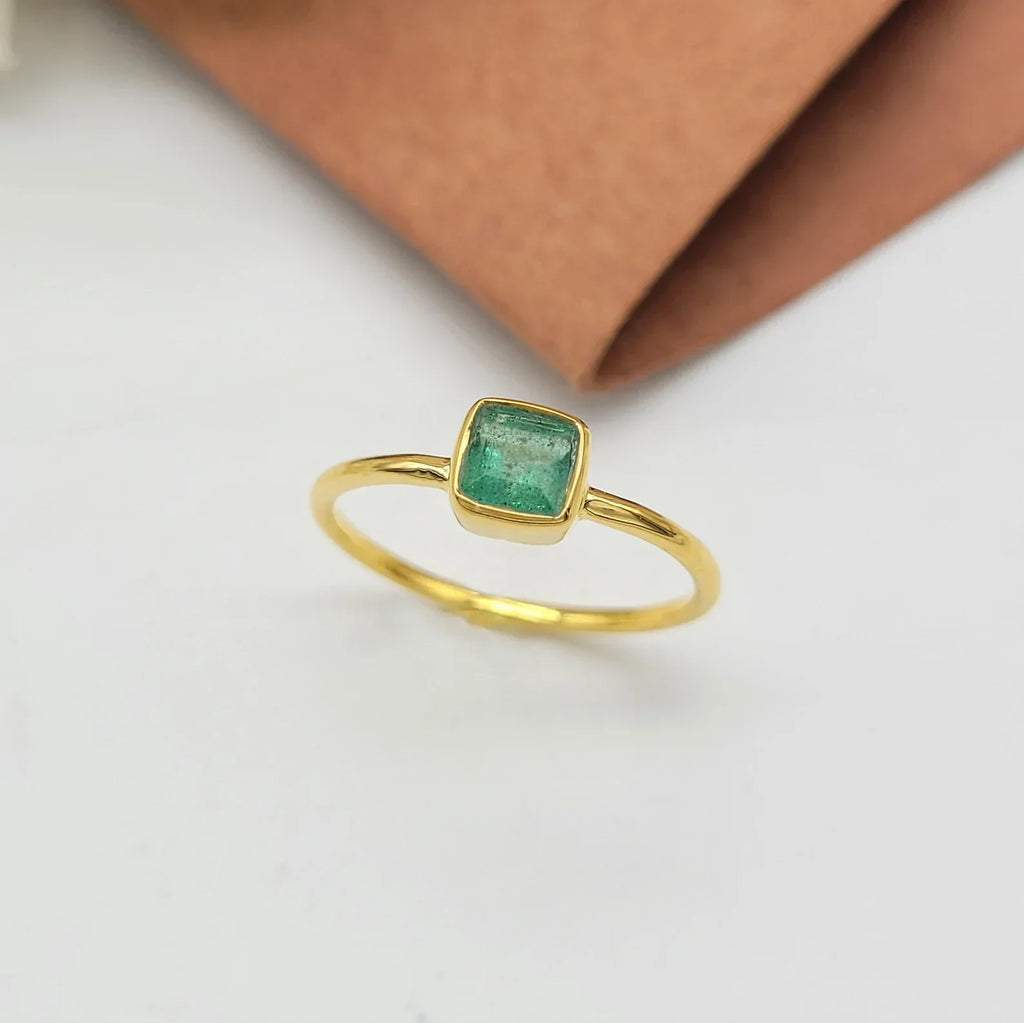 Emerald Glow Minimal Ring