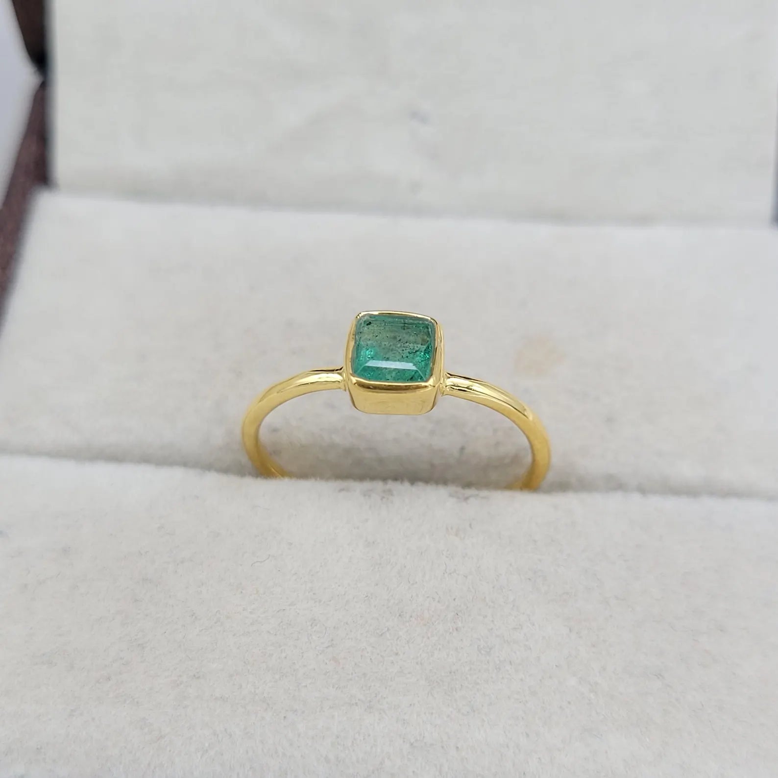 Emerald Glow Minimal Ring